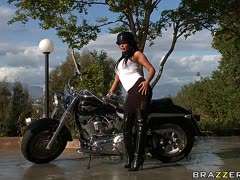 Sexy Titten auf Motorrad Sexy Titten auf Motorrad